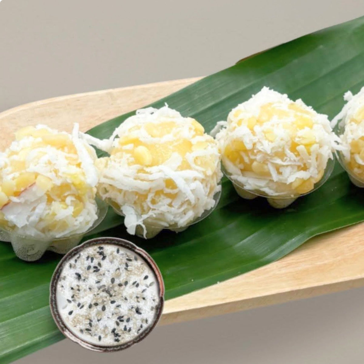Kanom Tom / Boiled Flour Ball with Coconut Filling